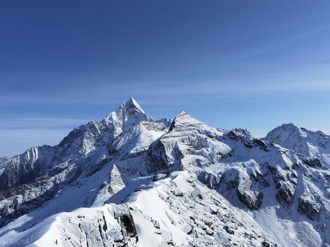 长穿毕徒步地理手册：沉浸式穿越神山秘境pg电子娱乐平台此生必走！收好四姑娘山(图13)