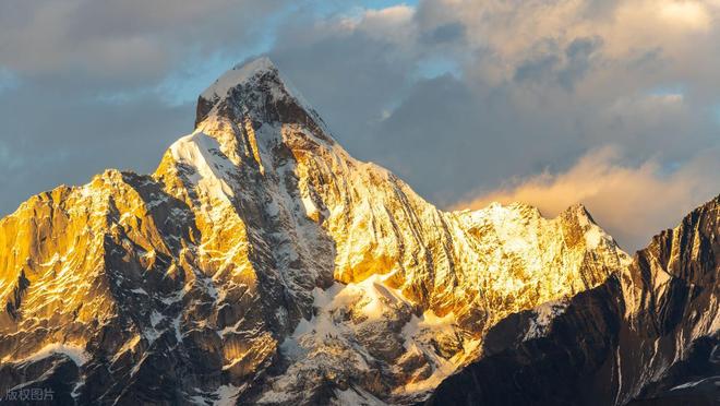 长穿毕徒步地理手册：沉浸式穿越神山秘境pg电子娱乐平台此生必走！收好四姑娘山(图10)