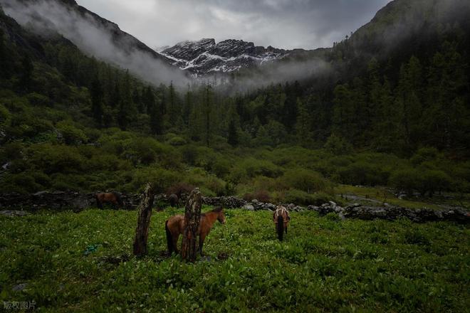 长穿毕徒步地理手册：沉浸式穿越神山秘境pg电子娱乐平台此生必走！收好四姑娘山(图21)
